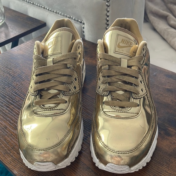 2020
Used Wmns Air Max 90 'Metallic Pack - Gold'
Nike
, 
Sneakers
, 
Air Max 90 - Picture 1 of 4